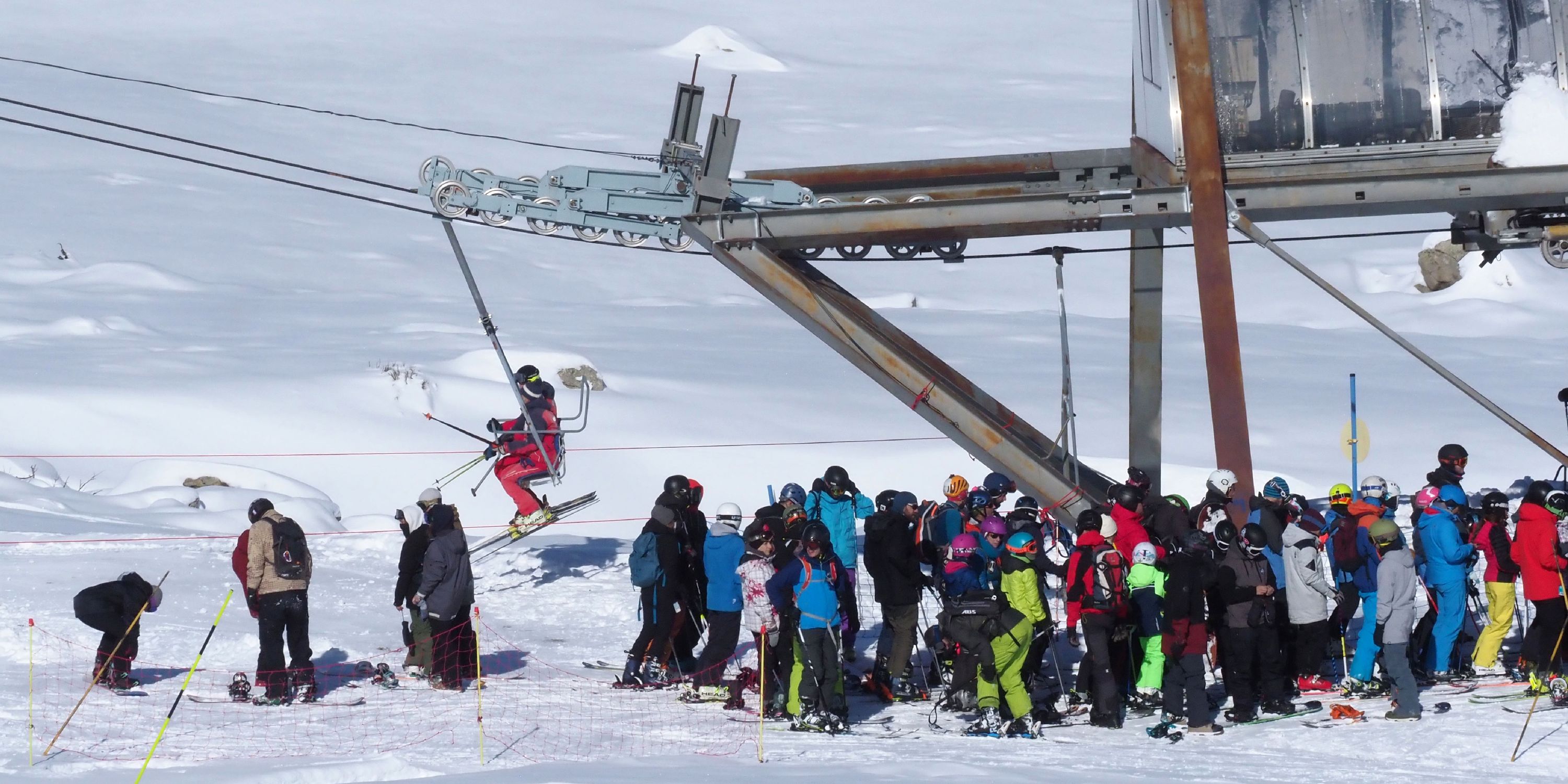 Ski : en grÃ¨ve, les saisonniers veulent perturber les remontÃ©es mÃ©caniques