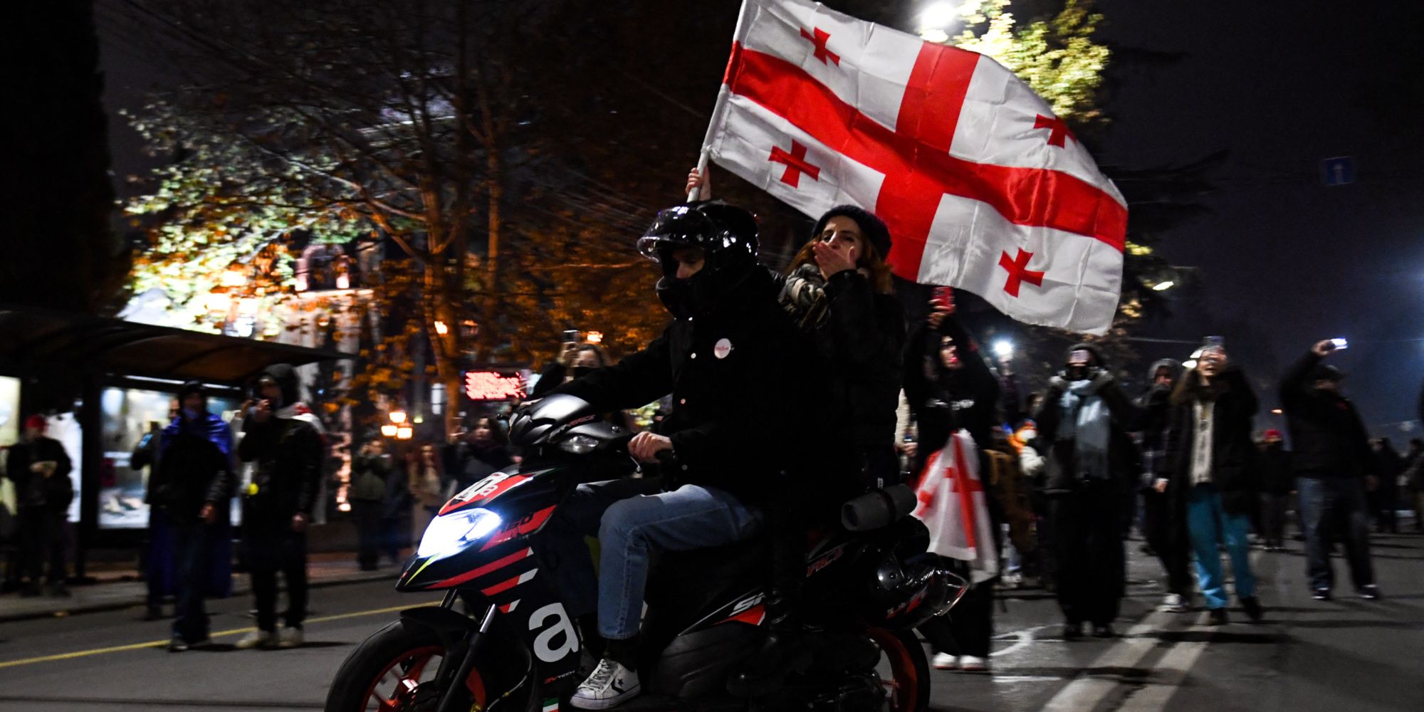 Géorgie : Des Milliers De Manifestants Pro-UE Devant Le Parlement